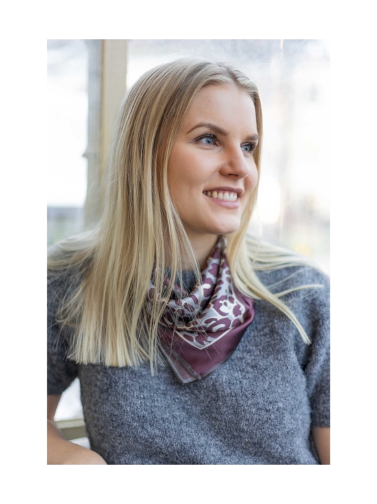 Lasessor - Kylie silkkihuivi 55 x 55 cm - VIINI | Stockmann - photo 2