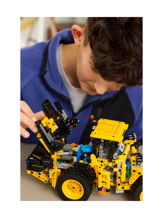 LEGO TECHNIC - LEGO Technic Volvo L120 Electric ‑pyöräkuormaaja 42209 - photo 4 LEGO TECHNIC - LEGO Technic Volvo L120 Electric ‑pyöräkuormaaja 42209 | Stockmann - photo 4
