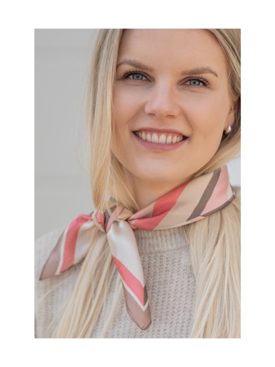 Lasessor - LA Agatha -silkkihuivi 53x53cm - ROSA | Stockmann - photo 2