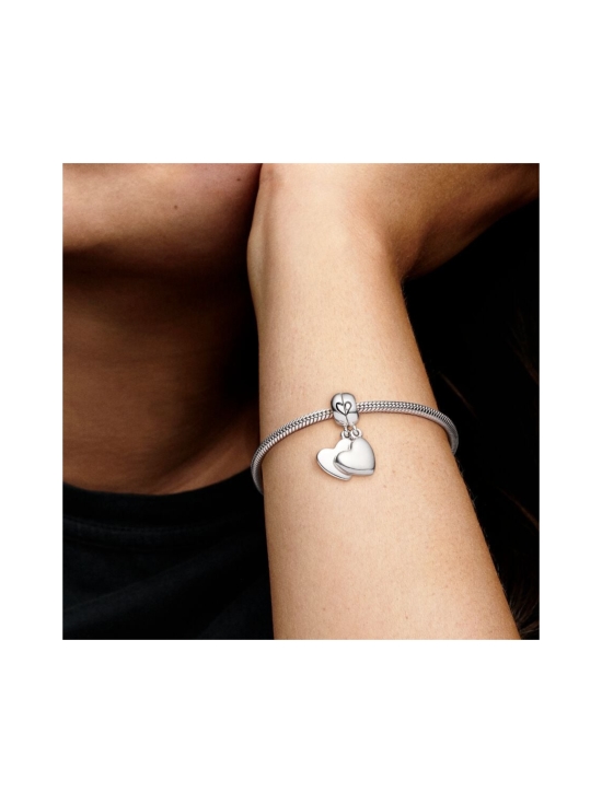 Pandora - Mother and son splitable silver dangle with black enamel Mother & Son Heart Split Dangle Charm 797777EN16 | Stockmann - photo 6