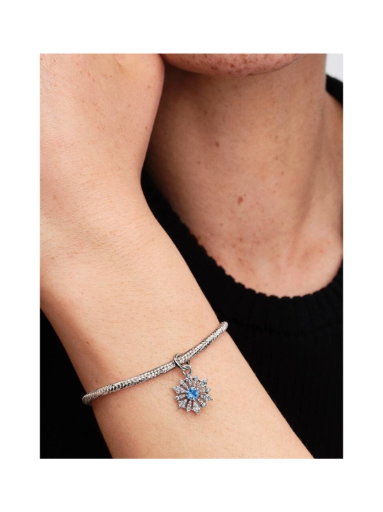 Pandora - Disney Frozen Queen Elsa Snowflake Dangle Charm - 794209C01 | Stockmann - photo 2