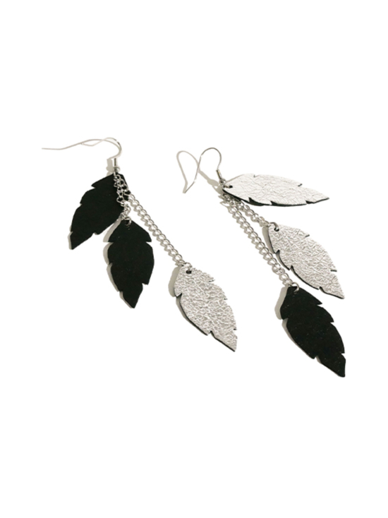 VIAMINNET - FEATHERS Petite Trio -korvakorut - HOPEA/MUSTA - photo 2 VIAMINNET - FEATHERS Petite Trio -korvakorut - HOPEA/MUSTA | Stockmann - photo 2