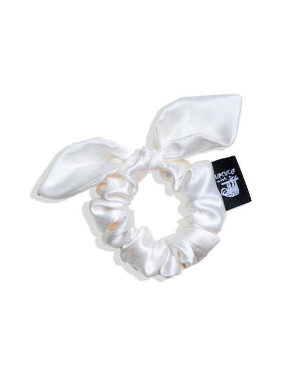 Upcycle with Jing - Pupu Silk Scrunchie S -hiusdonitsi - Valkoinen - VALKOINEN - photo 1 Upcycle with Jing - Pupu Silk Scrunchie S -hiusdonitsi - Valkoinen - VALKOINEN | Stockmann - photo 1