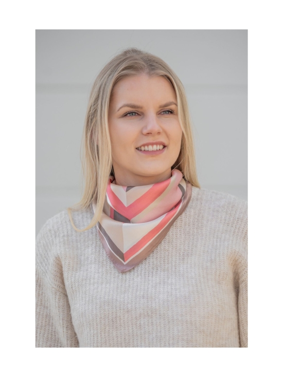 Lasessor - LA Agatha -silkkihuivi 53x53cm - ROSA | Stockmann - photo 4