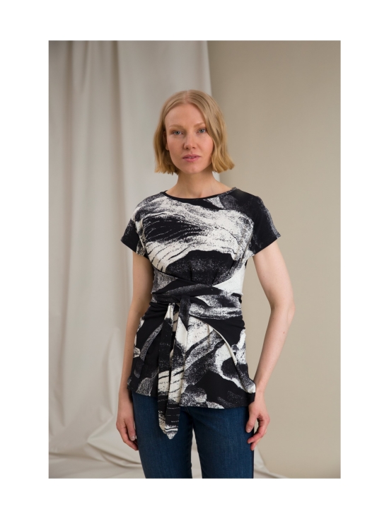 Voglia - FILIPA Lyhythihainen kietaisupaita - MUSTA-VALKOINEN - photo 3 Voglia - FILIPA Lyhythihainen kietaisupaita - MUSTA-VALKOINEN | Stockmann - photo 3