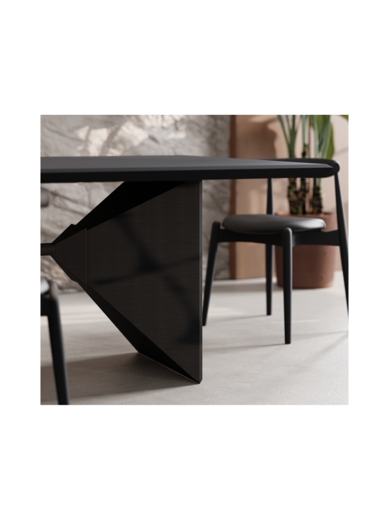 Havune - Pyramis-ruokapöytä 250 x 110 x 74 cm - MUSTA PETSAUS JA MATTA MUSTA LUONNONMUKAINEN KASVIÖLJYSEOS | Stockmann - photo 3