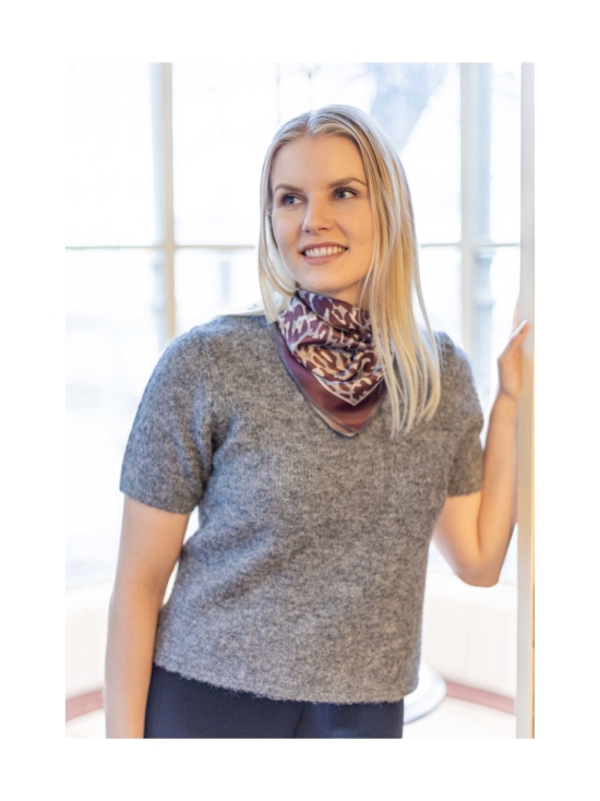 Lasessor - Kylie silkkihuivi 55 x 55 cm - VIINI | Stockmann - photo 4