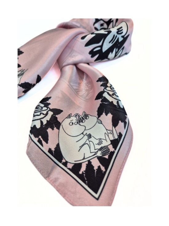 Lasessor - Muumi silkkihuivi -Kesäpäivä, Halaus, Pikku Myy - 70x70cm - ROSA | Stockmann - photo 3