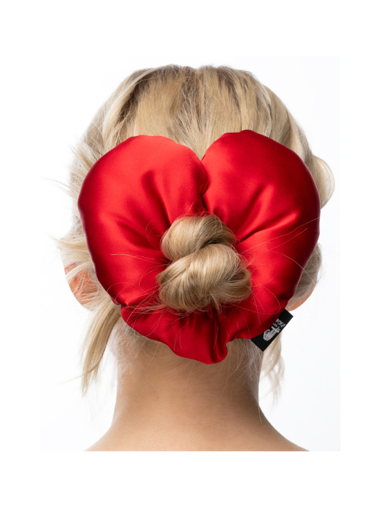 Upcycle with Jing - Red Heart Silk Scrunchie -hiusdonitsi - PUNAINEN - photo 3 Upcycle with Jing - Red Heart Silk Scrunchie -hiusdonitsi - PUNAINEN | Stockmann - photo 3