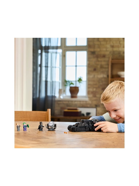 LEGO SUPER HEROES - LEGO Super Heroes Batman™ Tumbler vastaan Two-Face™ ja The Joker™ 76303 - photo 4 LEGO SUPER HEROES - LEGO Super Heroes Batman™ Tumbler vastaan Two-Face™ ja The Joker™ 76303 | Stockmann - photo 4