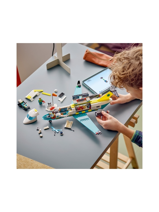 LEGO CITY - LEGO City Pelastuslaitoksen ambulanssilentokone 60465 - photo 6 LEGO CITY - LEGO City Pelastuslaitoksen ambulanssilentokone 60465 | Stockmann - photo 6