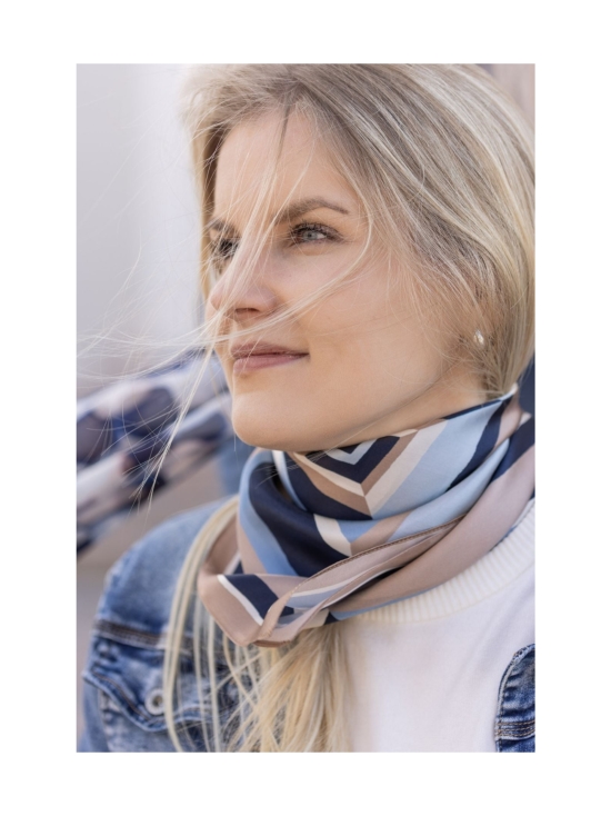 Lasessor - LA Agatha -silkkihuivi - V.SININEN | Stockmann - photo 5