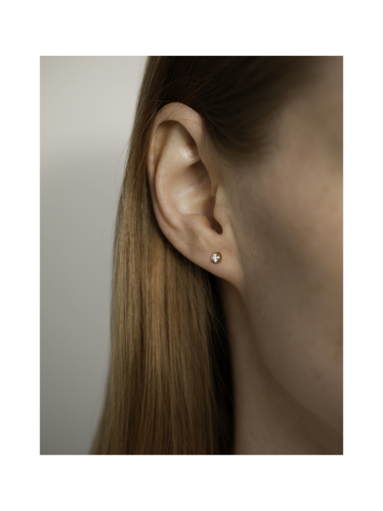 Korkeila Jewellery - Soli Bezel korvakorut - VALKOKULTA - photo 2 Korkeila Jewellery - Soli Bezel korvakorut - VALKOKULTA | Stockmann - photo 2