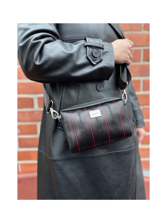 Globe Hope - UTU laukku, punaisilla raidoilla - MUSTA | Stockmann - photo 1