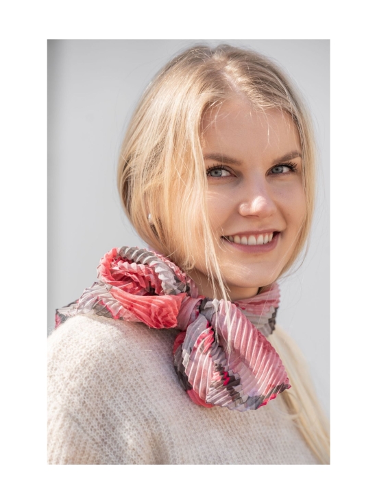 Lasessor - Helka -pliseerattu kaulahuivi - FUKSIA | Stockmann - photo 6