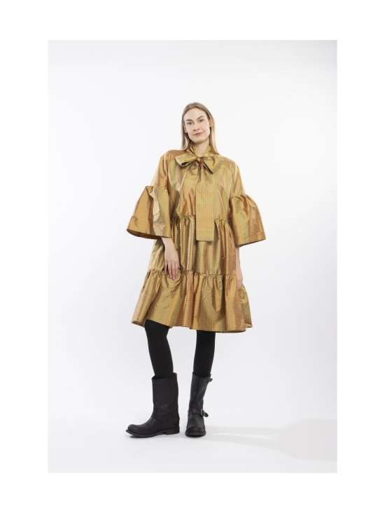 Miia Halmesmaa - LUSH- SILKKIMEKKO RUSETTIKAULUKSELLA, RUUTU KULTA - KULTA | Stockmann - photo 2