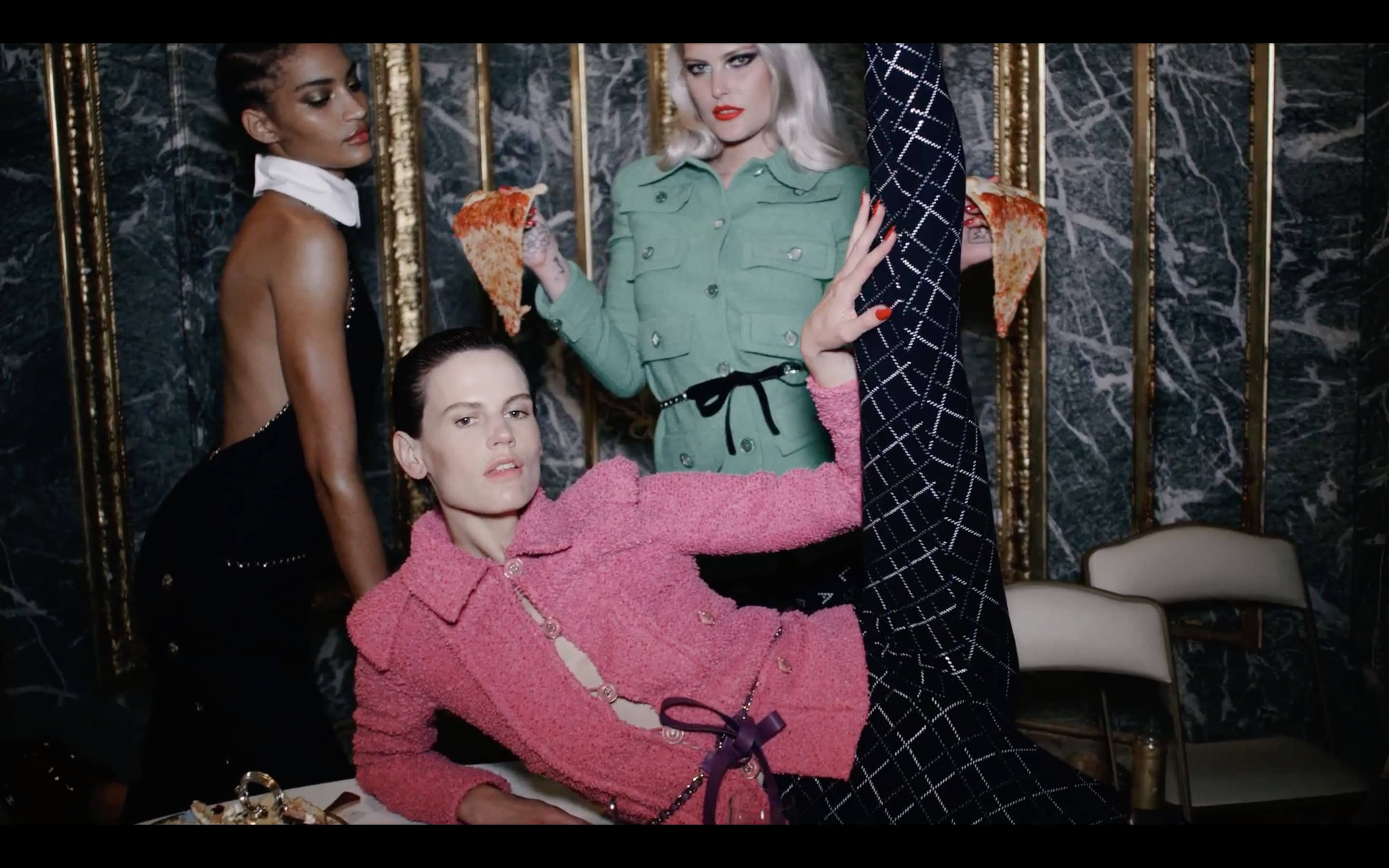 https://res.cloudinary.com/opm/image/upload/f_auto,q_auto,w_auto,dpr_auto,c_scale/v1579885274/bergdorf-goodman-2019-holiday-advent-calendar-5.png