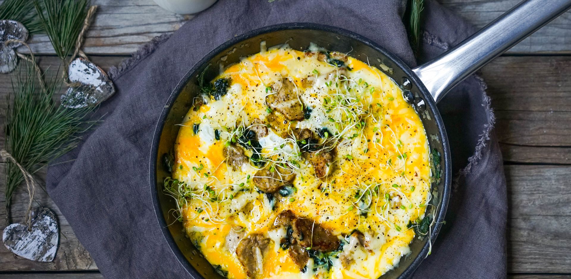 Omelettmuffins med ost og skinke