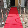 A 4m red carpet leading up to a doorway.