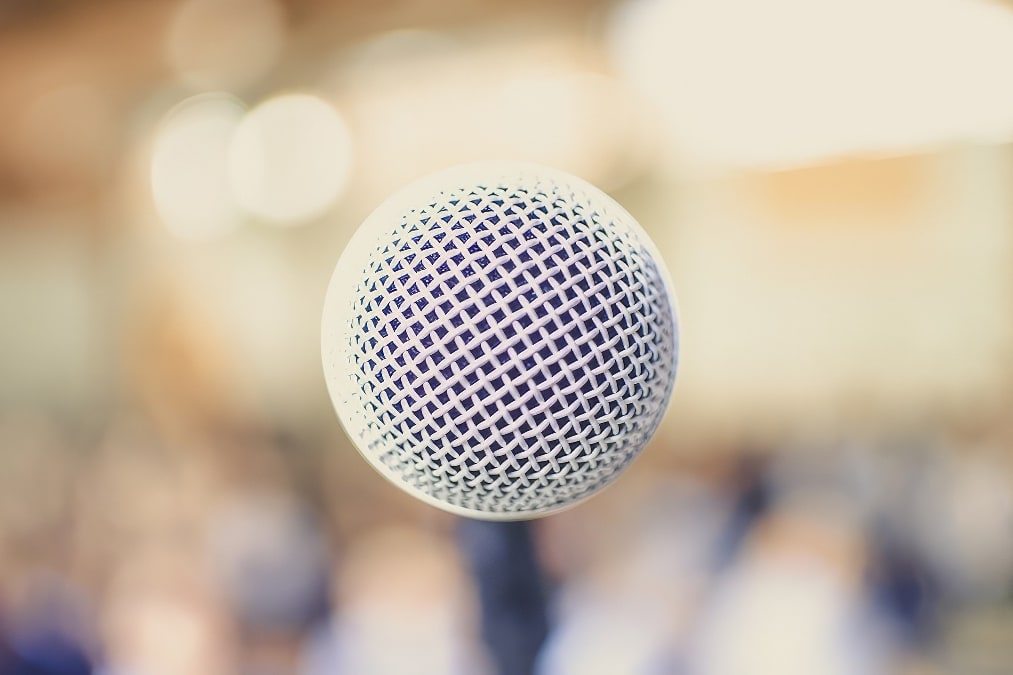 A Quick Guide to Wireless Microphone Hire