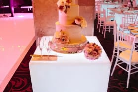 Large Glow Cube 2 200x300