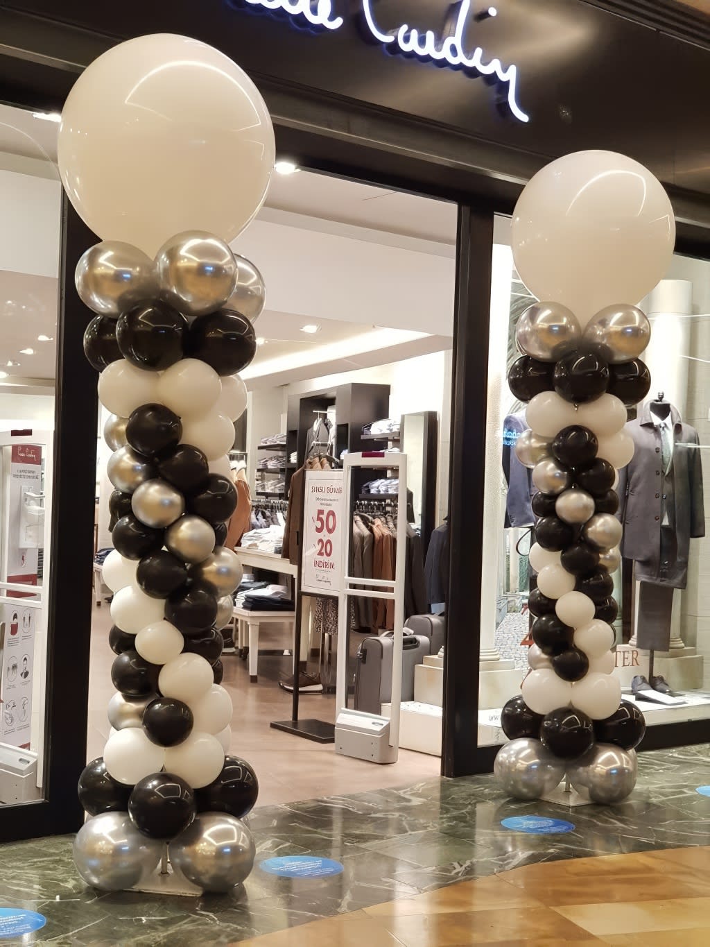 Balloon columns used to grab attention
