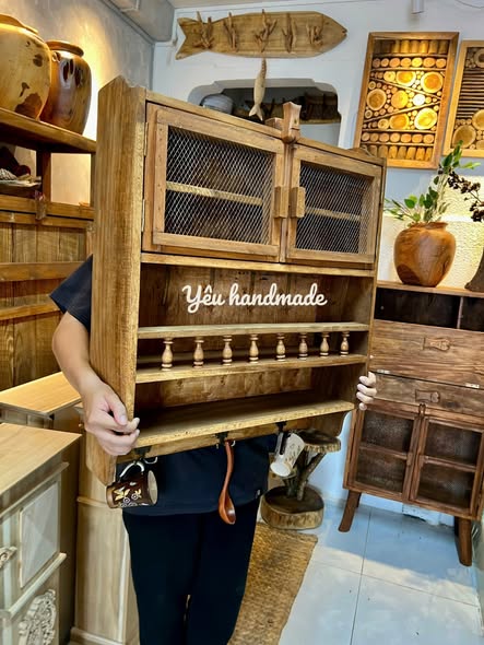 Tủ Cổ Điển Treo Tường