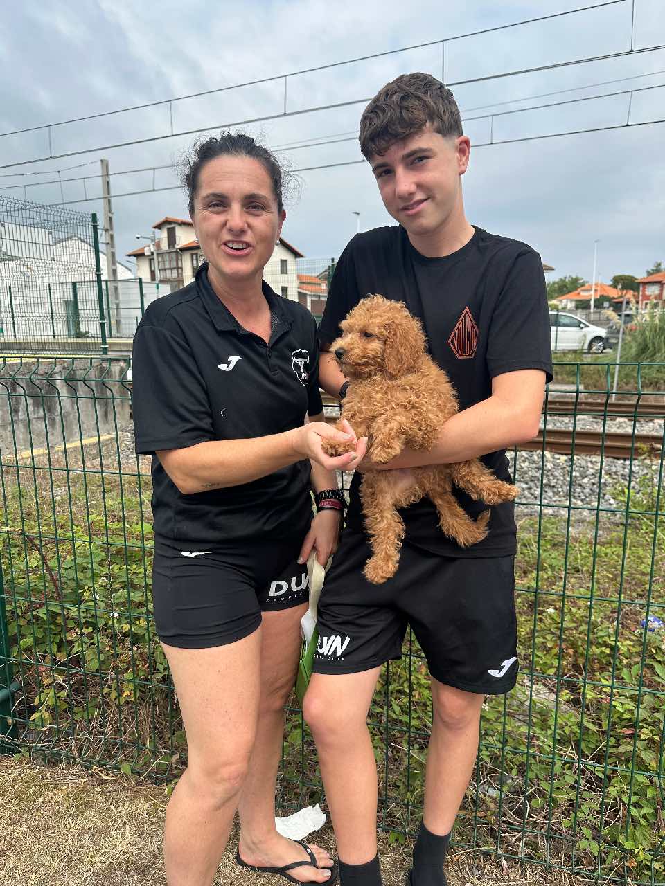 Cachorro con su familia