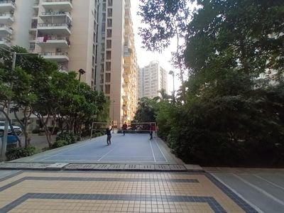 Gulshan vivante badminton court image