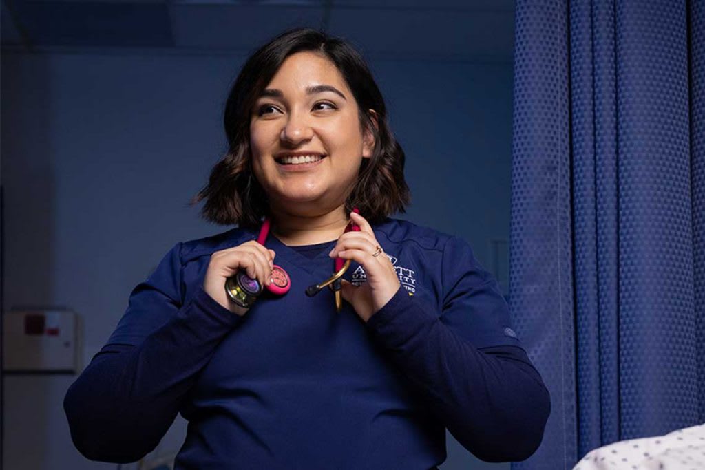 Averett nursing student putting on stethoscope