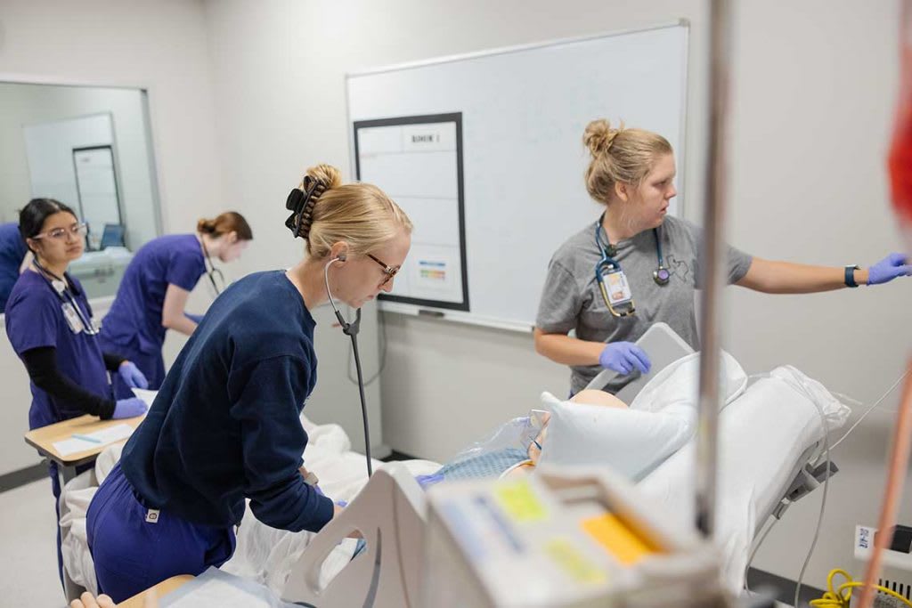 CTX nursing students in lab