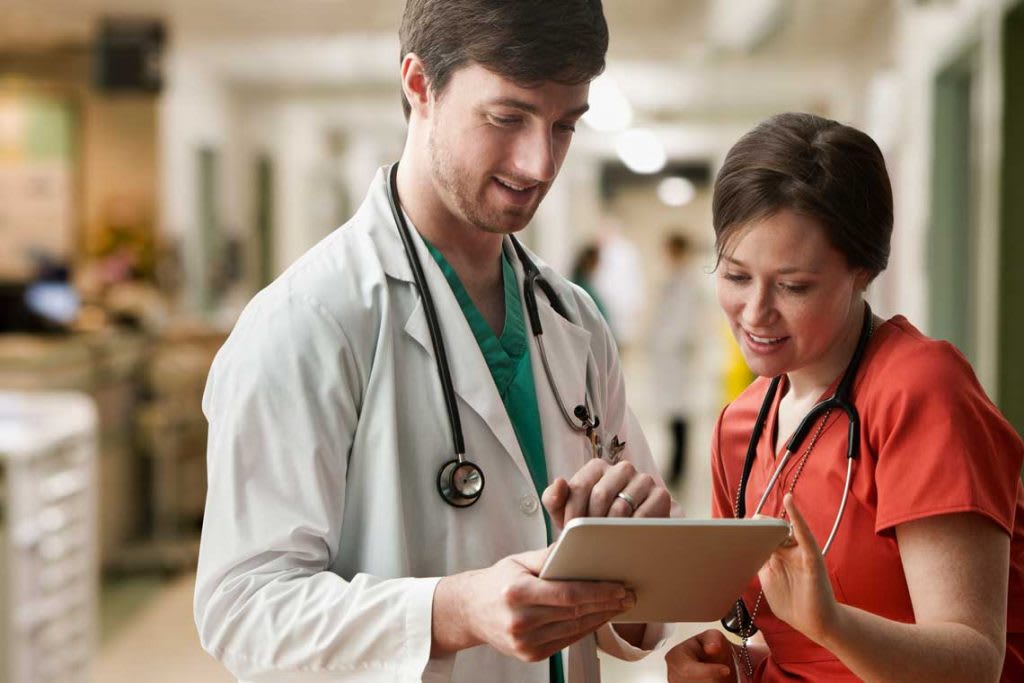 nurse speaking with doctor