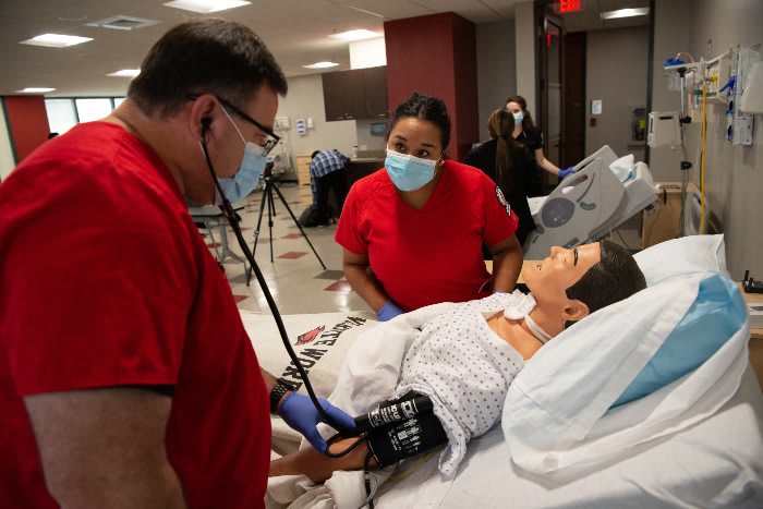 2 UIW students working together in a clinical setting on a manikin