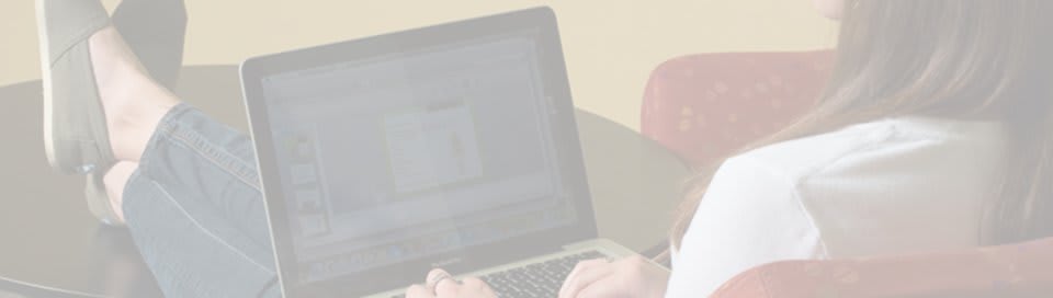 Marian online learning - woman working on laptop