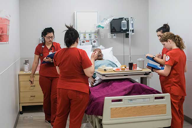 University of St. Thomas nursing students working in simulation lab