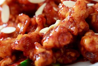 Spicy Honey Garlic Chicken Wings (닭날개 튀김)