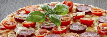 2 Large 30cm Pizzas + 1 Manhattan Free - Online Special