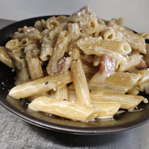Ham and mushroom in a creamy garlic sauce.