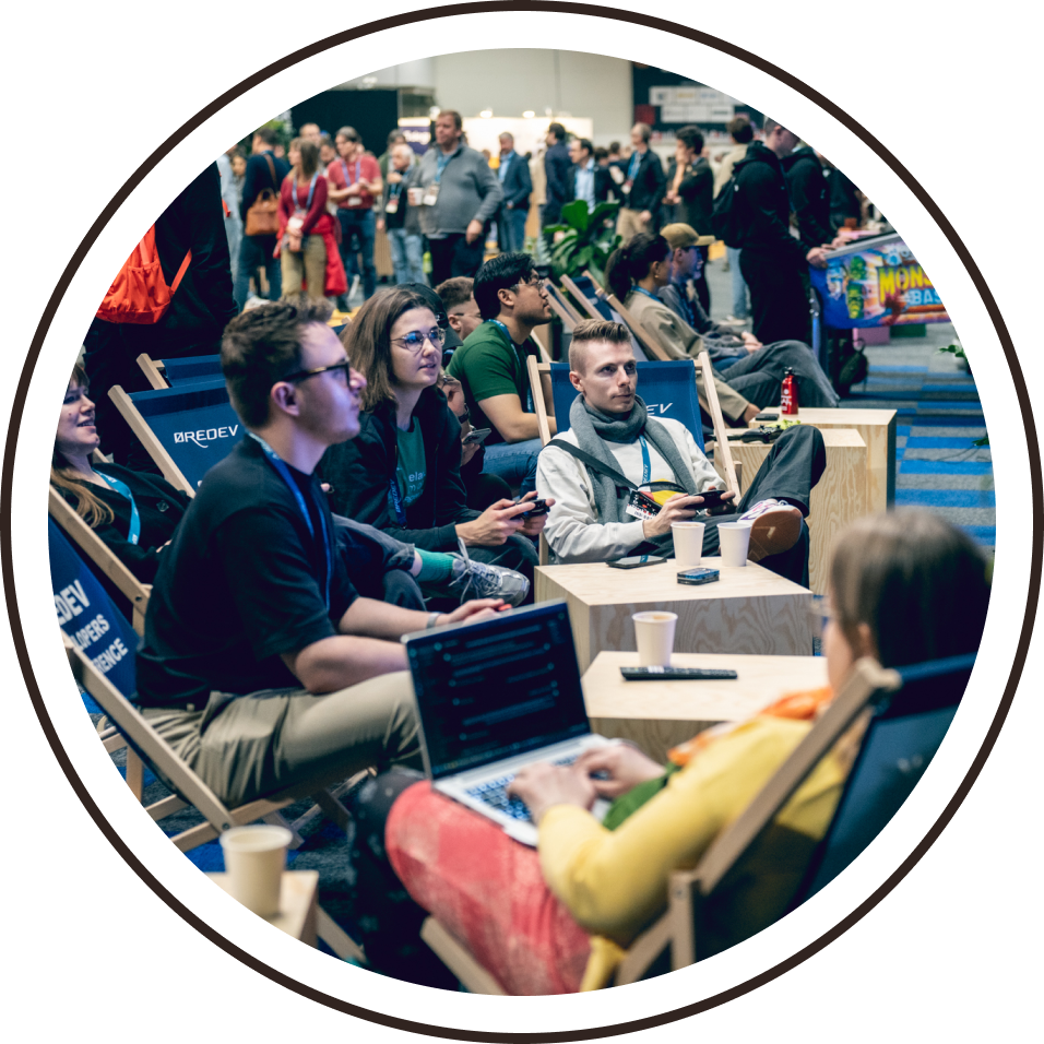 A group of delegates playing video games at Øredev.