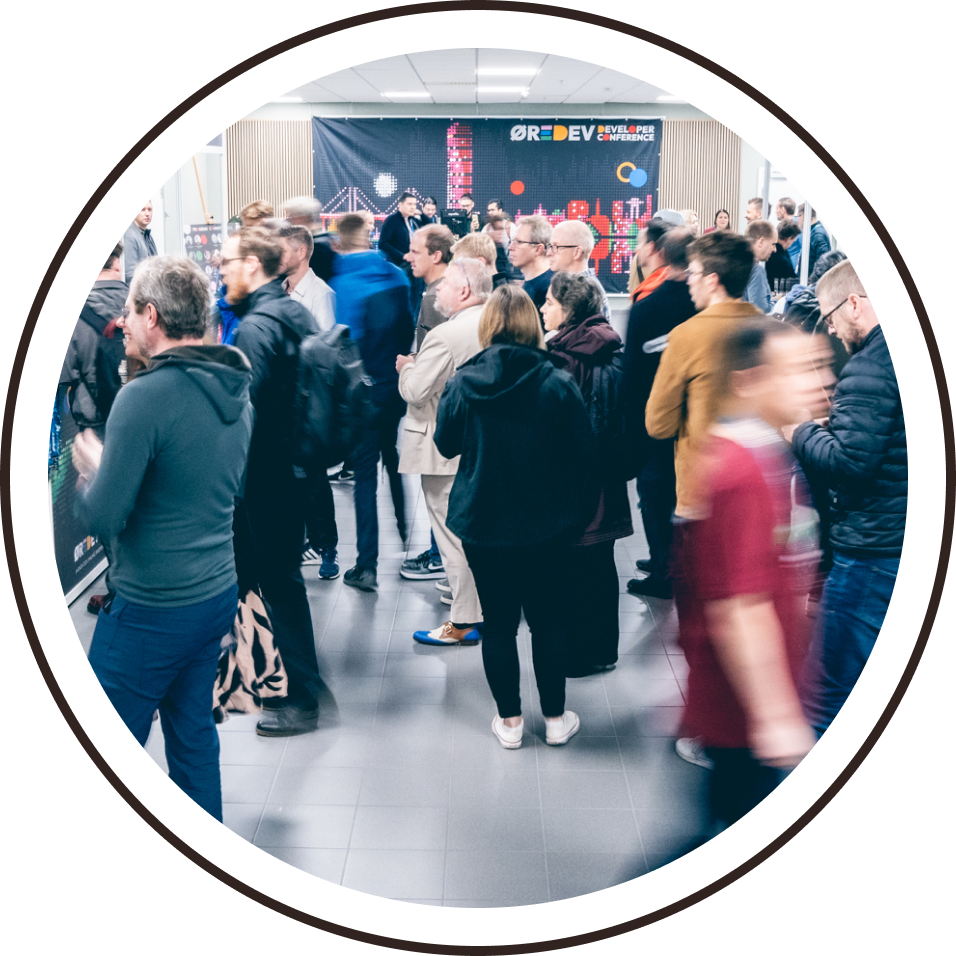 A crowd of delegates entering Øredev