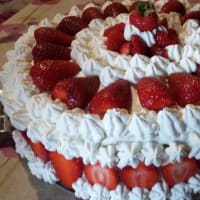 Cream pie, strawberries and pineapple