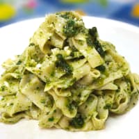 fresh noodles without eggs with arugula pesto and basil