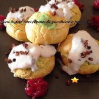 Mini puffs with zucchini and cream cheese
