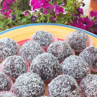 Balls cocoa without cooking stuffed with Nutella