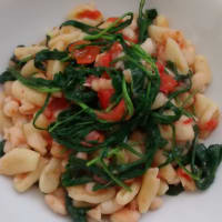 habas cavatelli y rúcula