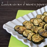 Zucchine ai semi di sesamo e semi di papavero