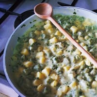 Gnocchi con crema di asiago e rucola