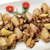 Alette di pollo con funghi porcini Alette di pollo con funghi porcini