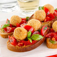 Bruschetta con albóndigas Bruschetta con albóndigas