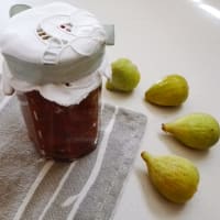 Jam of figs and almonds